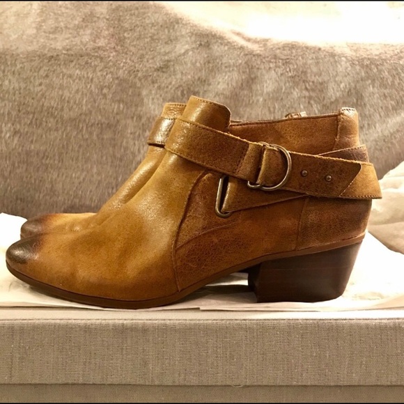 clarks womens spye belle boot